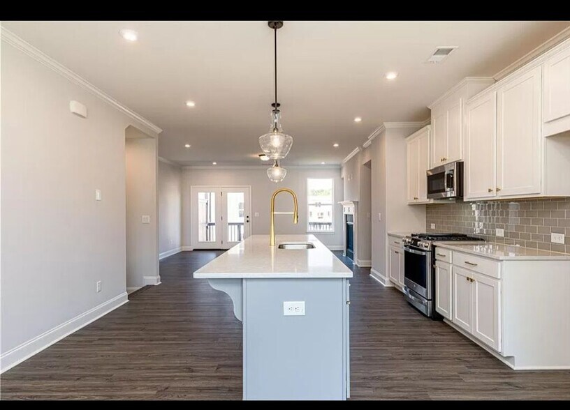 Building Photo - 913 Colton Dr