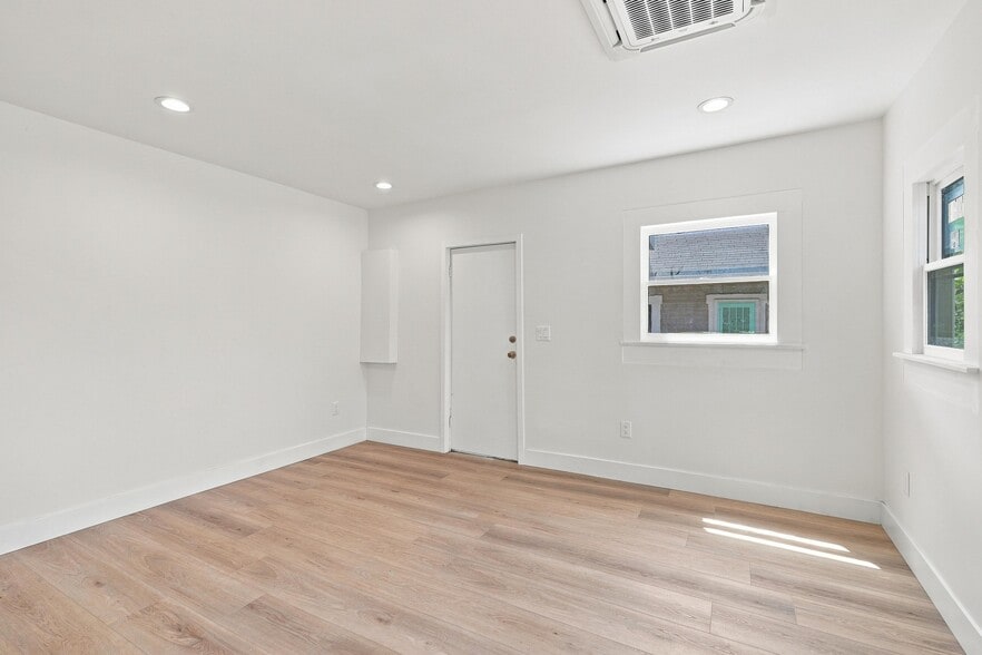 Building Photo - 3412 W 27th St