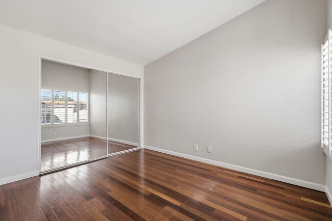 Building Photo - Beautifully Updated 5 Bedroom Woodbridge Home with Pool and much more!