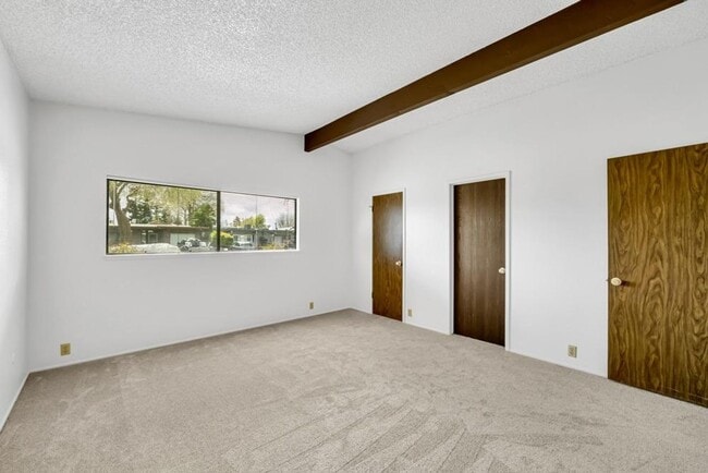 Building Photo - Affordable 2bed/2bath in South Woodland