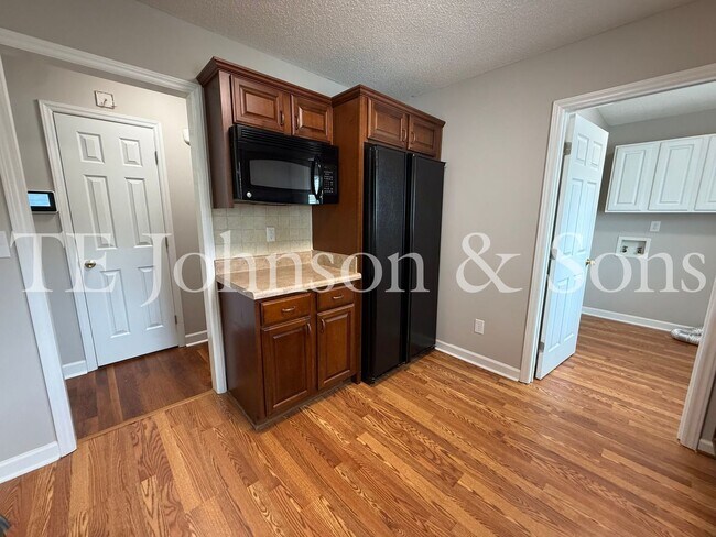Building Photo - Spacious 3 Bedroom Home with Primary Suite on Main Level in Camden Forest