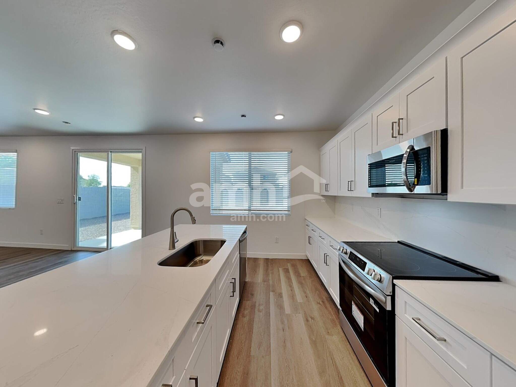 Building Photo - 9752 W Parkway Dr