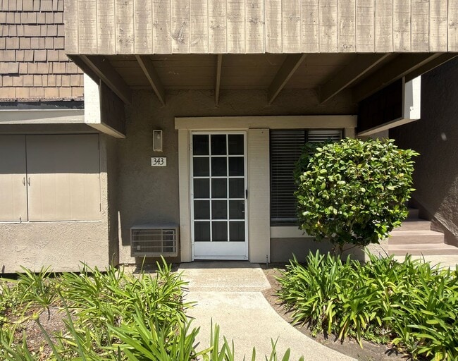 Building Photo - IRVINE 1 BED, 1 BATH CONDO- $2,475 ("THE SPRINGS" COMMUNITY)