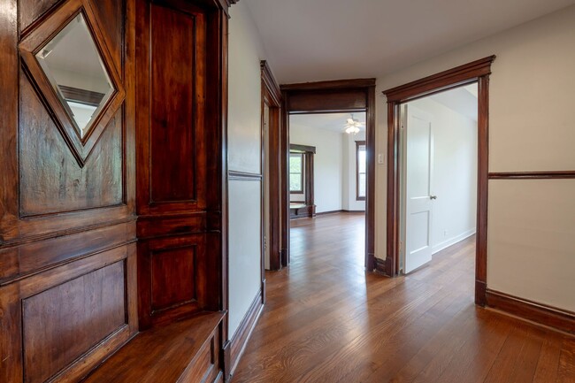 Building Photo - Spacious, Renovated 3 Bedroom 1 Bathroom