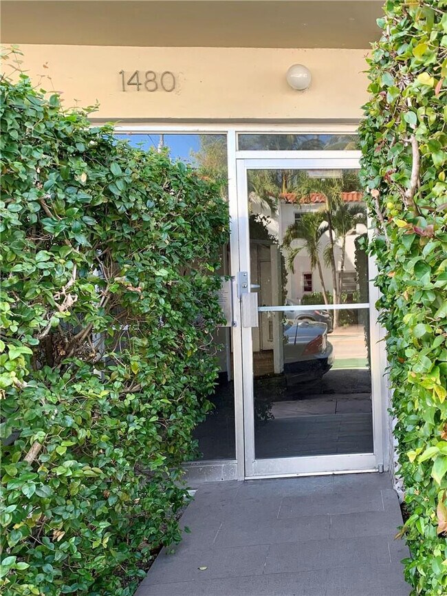 Building Photo - 1480 Euclid Ave