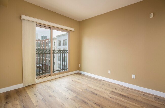 Building Photo - Stylish & Spacious Courtyard-Facing Condo in the Heart of Gaslamp