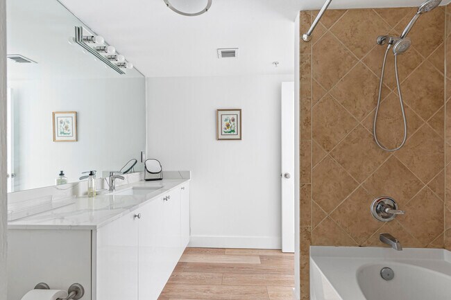 Building Photo - 600 S Dixie Hwy