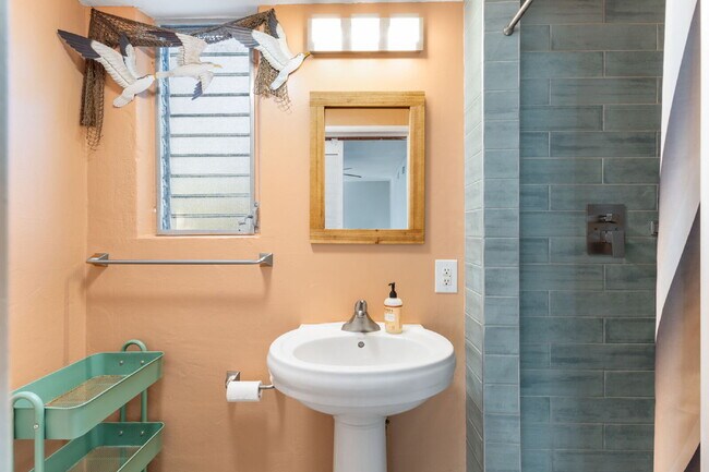 Building Photo - "Charming 3-Bed, 2-Bath Oasis in the Heart...