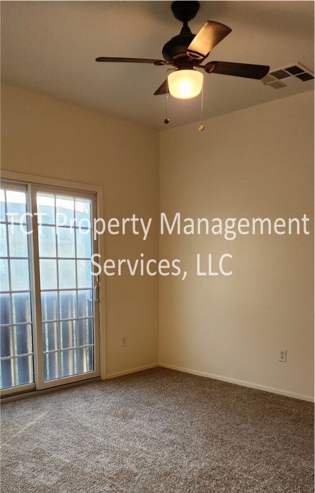 Building Photo - Beautiful 3 Bedroom Townhome Gated Gilbert Community!