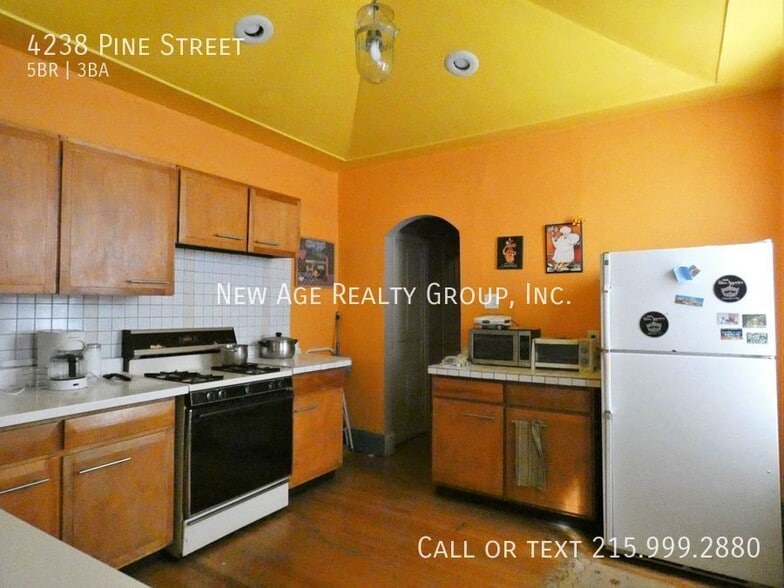 Building Photo - 4238 Pine St