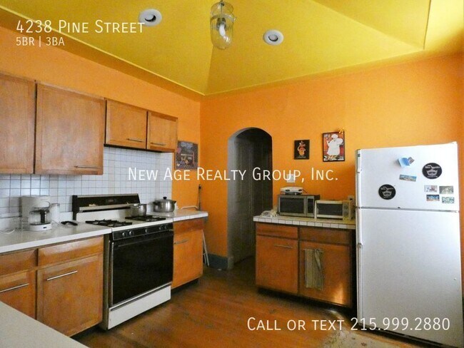 Building Photo - 4238 Pine St