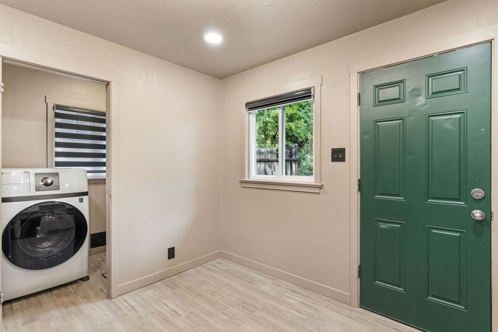 Building Photo - 405 Wilhelmia Ave