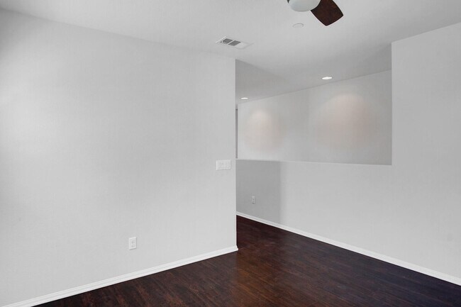 Building Photo - 607 Calle Vibrante