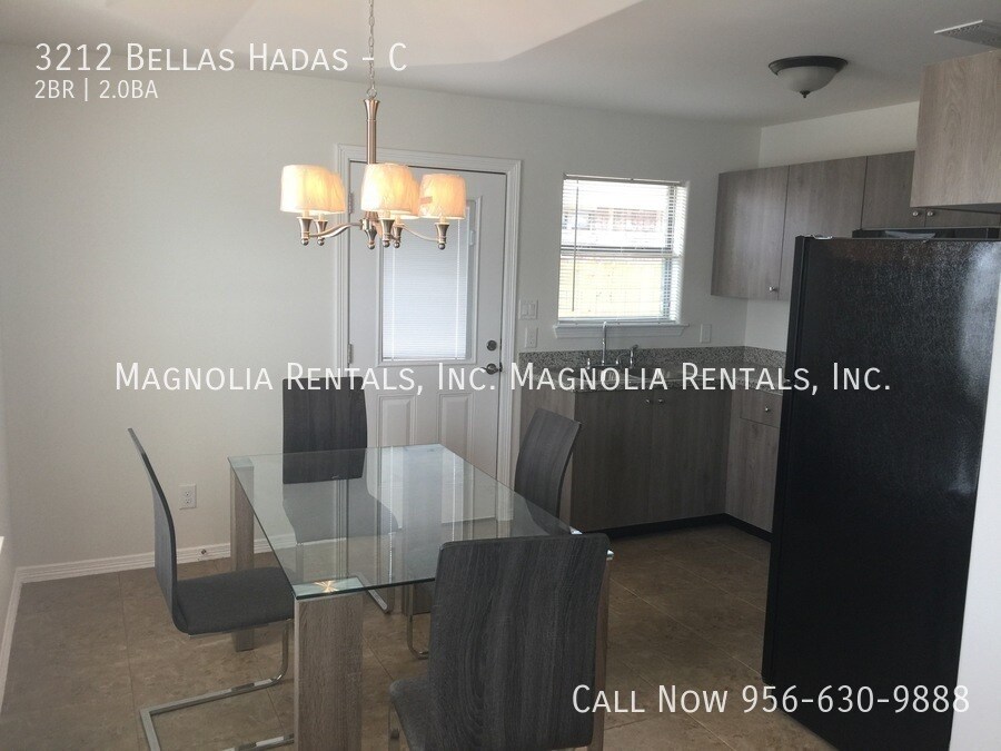 Building Photo - 3212 Bellas Hadas St