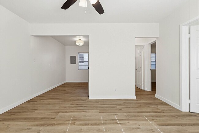 Building Photo - 2425 S Ridgeley Dr