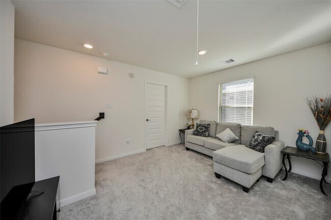 Building Photo - 4852 Sun Fls Dr