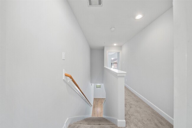 Building Photo - 2710 Hullsmith Dr