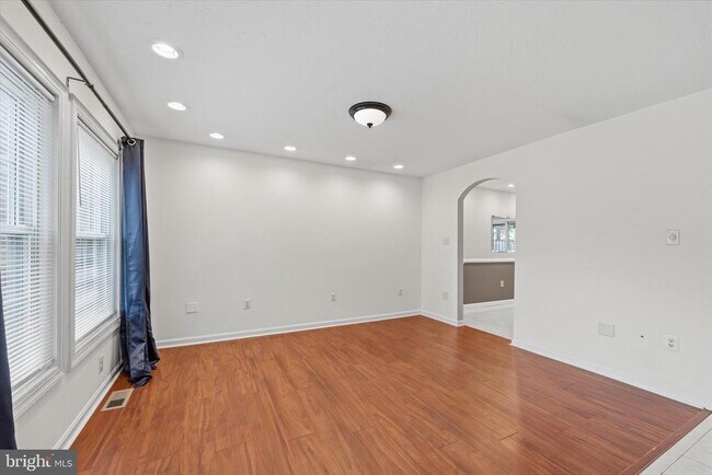 Building Photo - 129 N Duke Dr