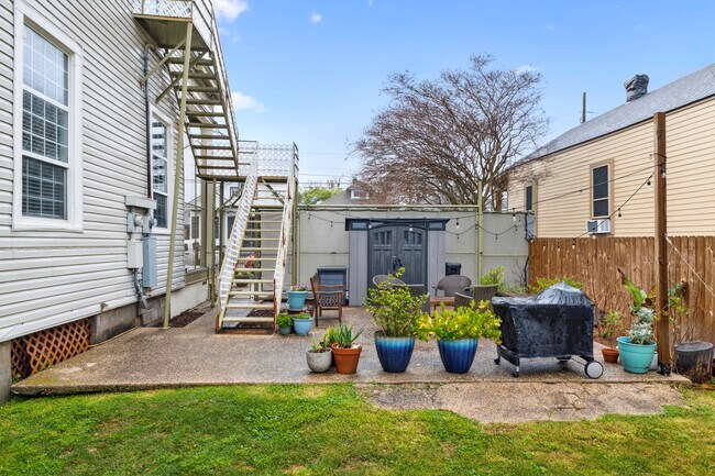 patio - 2224 Dumaine St