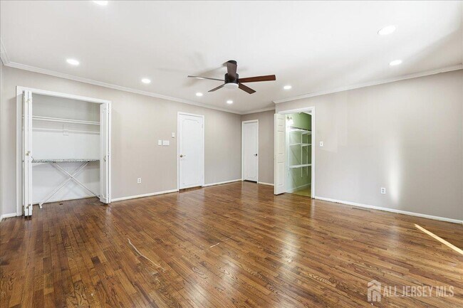 Building Photo - 18 Irongate