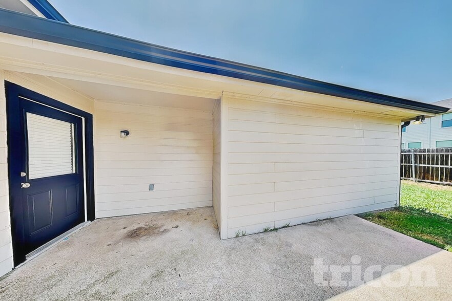 Building Photo - 12608 Summerwood Dr