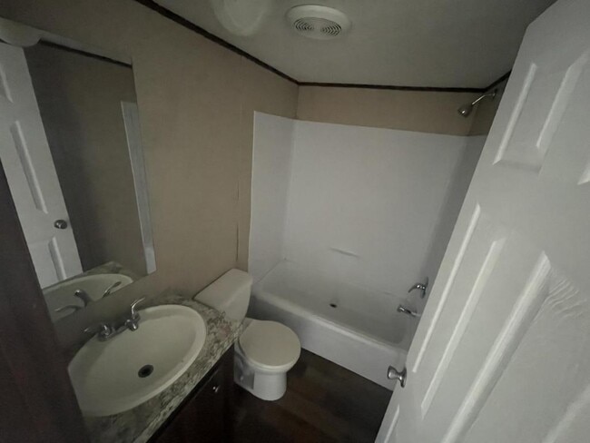 Building Photo - 555 Crandlemire Rd