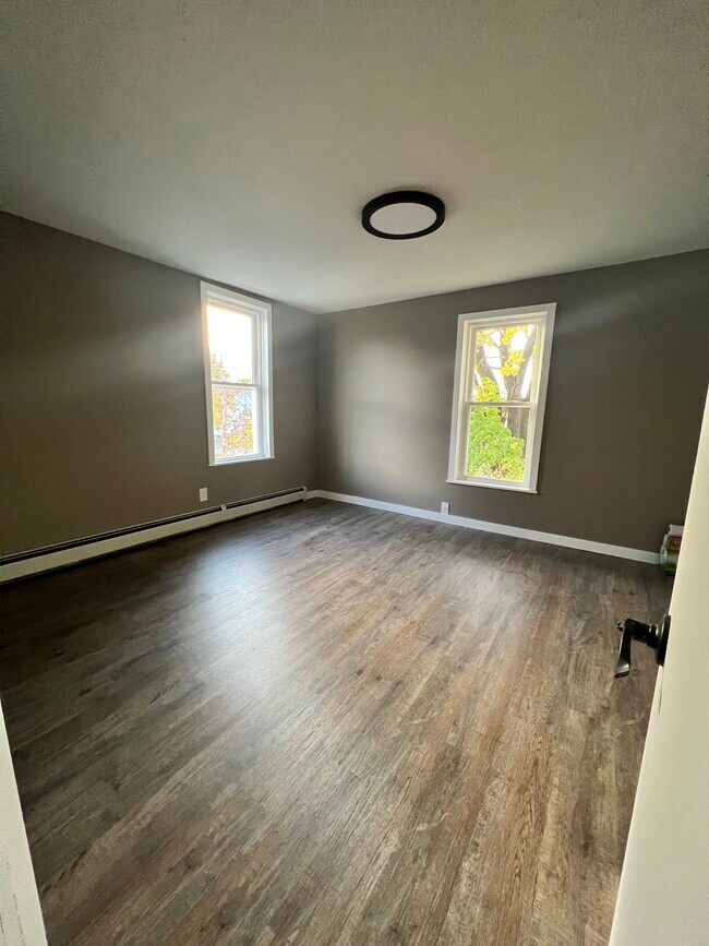 Building Photo - 425 Ellicott St