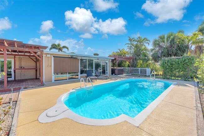 Building Photo - 1012 Spindle Palm Way
