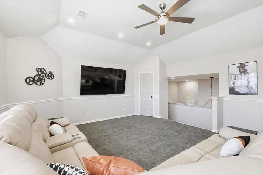 Building Photo - 2008 Vista Dr