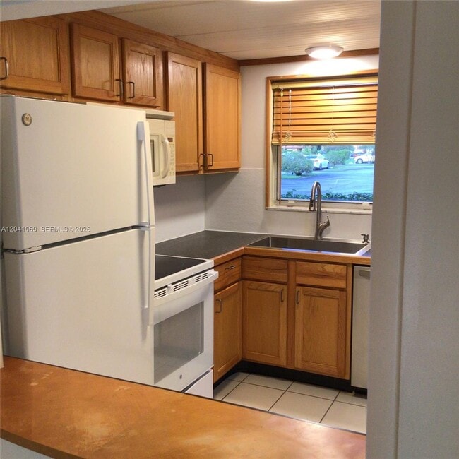 Building Photo - 6870 Royal Palm Blvd