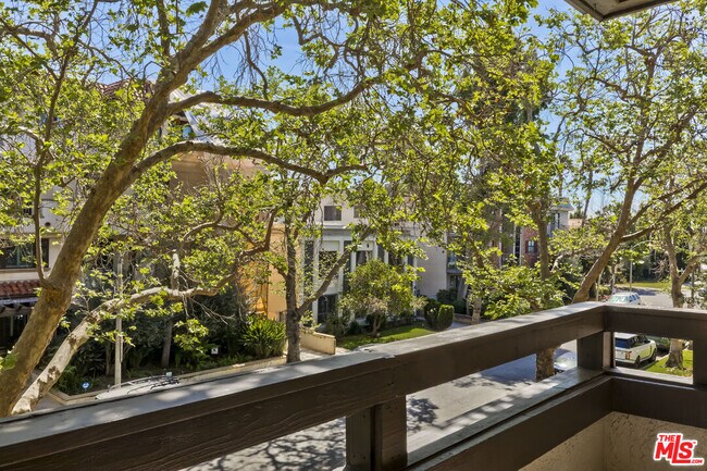 Building Photo - 133 S Oakhurst Dr