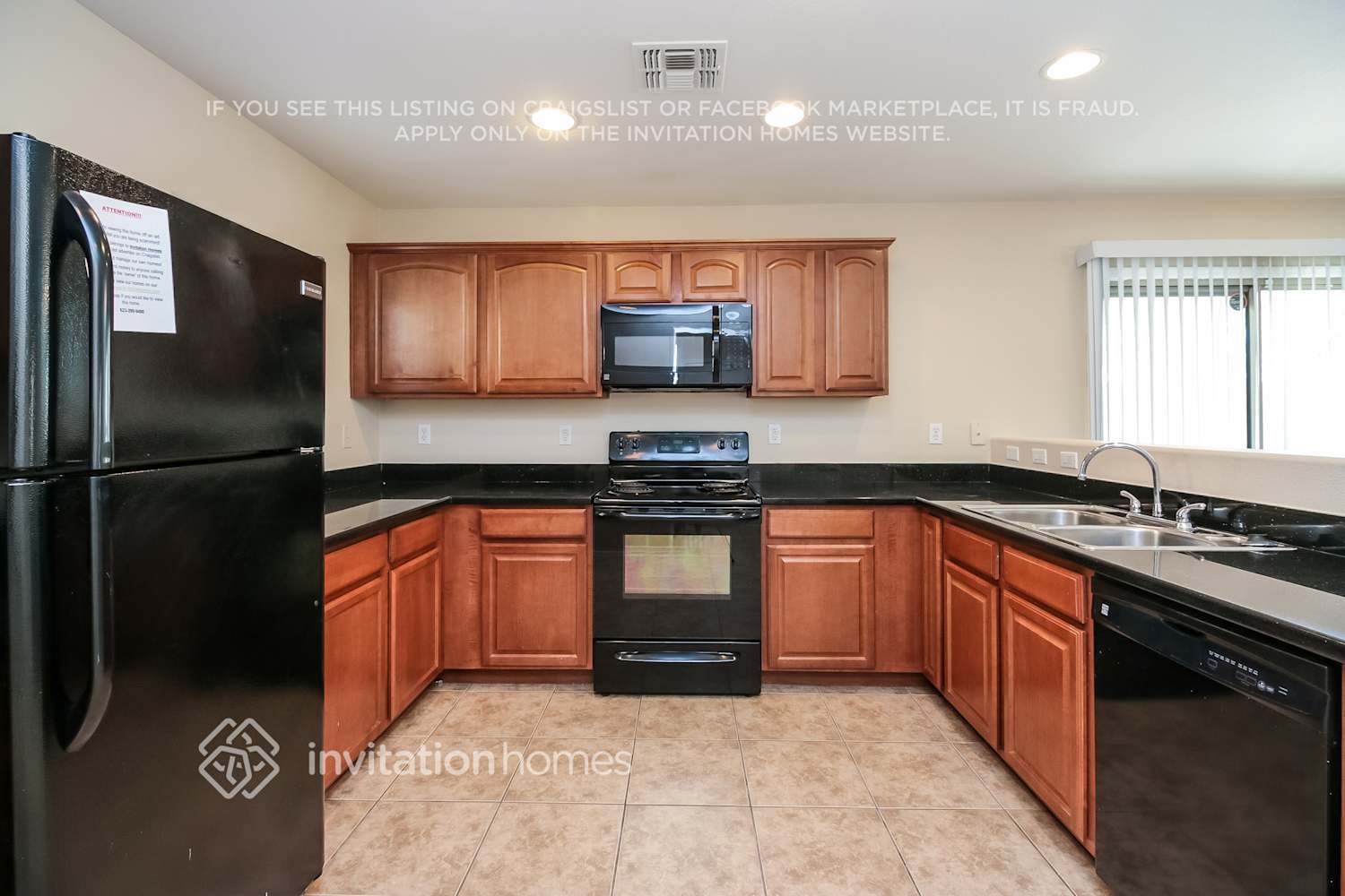 Building Photo - 7811 S 63rd Dr