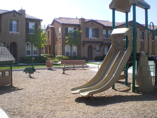 Building Photo - Spacious 4 Bedroom Townhome in Airoso of Carmel Valley