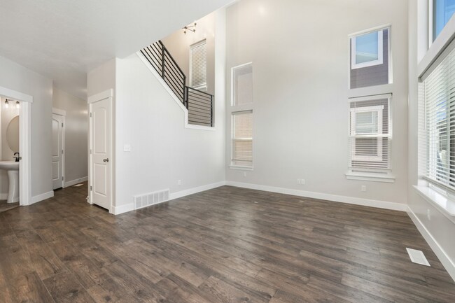 Building Photo - Pet-Friendly 3-Bedroom Rental Near Thanksgiving Point
