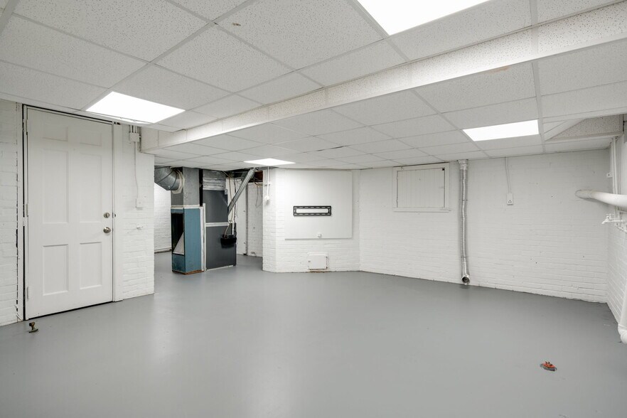 Building Photo - 500 N Thomas Rd