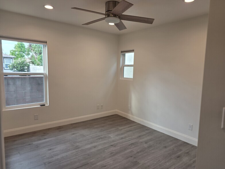 Building Photo - 425 Western Ave