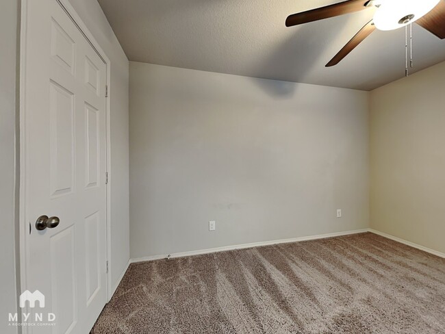 Building Photo - 940 Pinehurst Loop