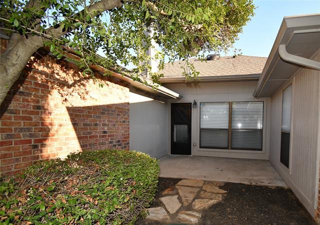 Building Photo - 2035 Lansdown Dr