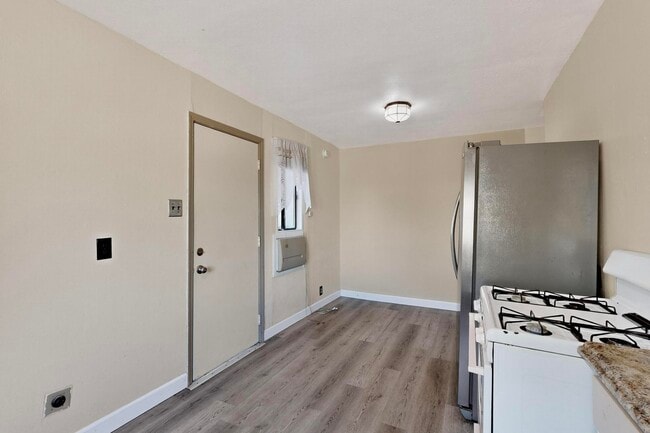 Building Photo - 165 Hilton Ave NW