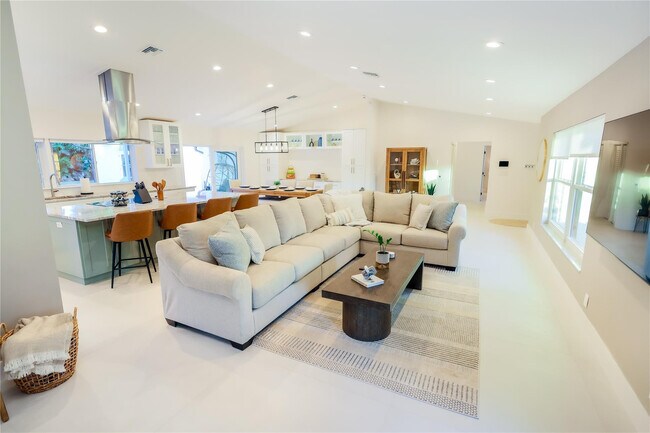 Building Photo - 3127 Sherwood Blvd