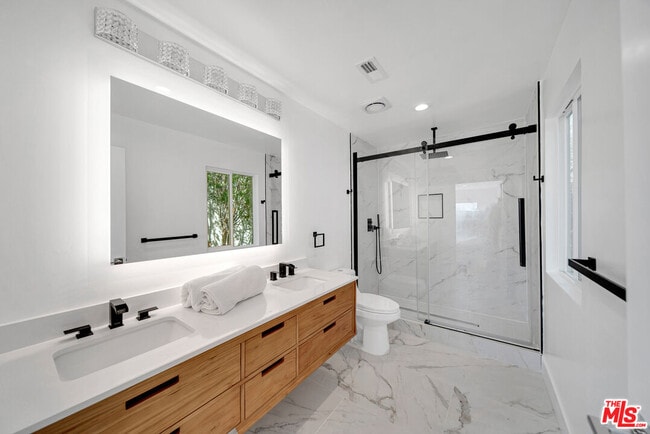 Building Photo - 23500 Aetna St