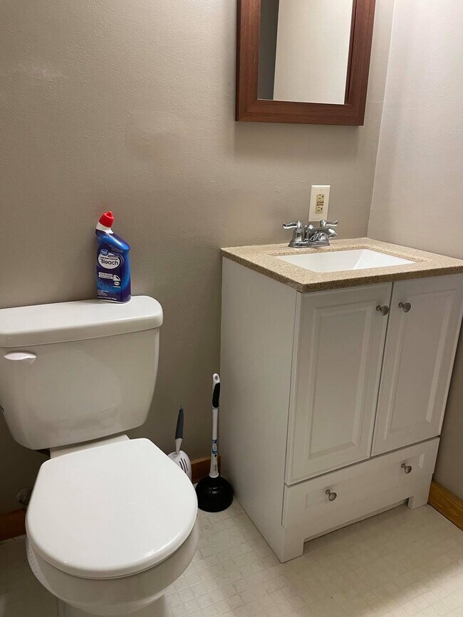 Building Photo - 94 Lewiston Rd