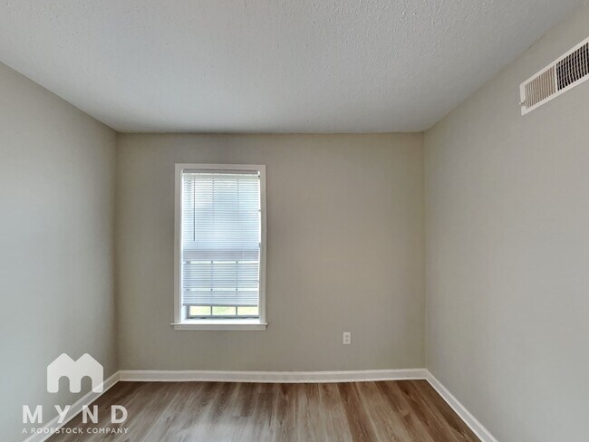 Building Photo - 7301 Hollorn Ln