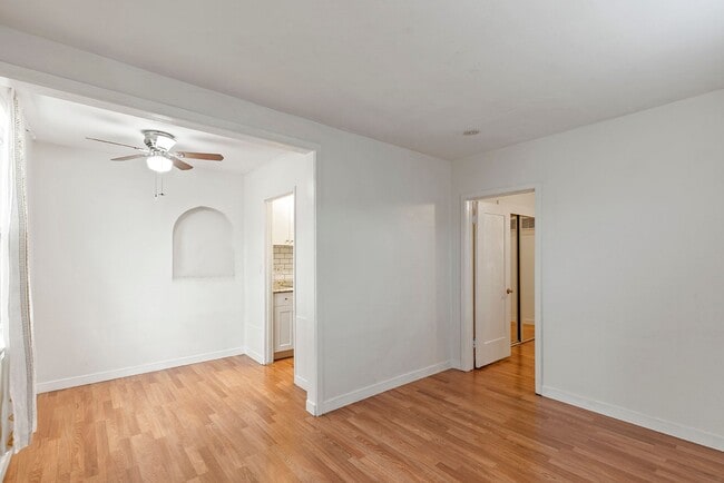 Building Photo - 4025 La Salle St