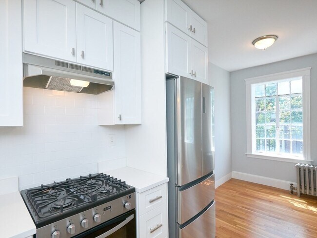 Building Photo - 42 Linnaean St