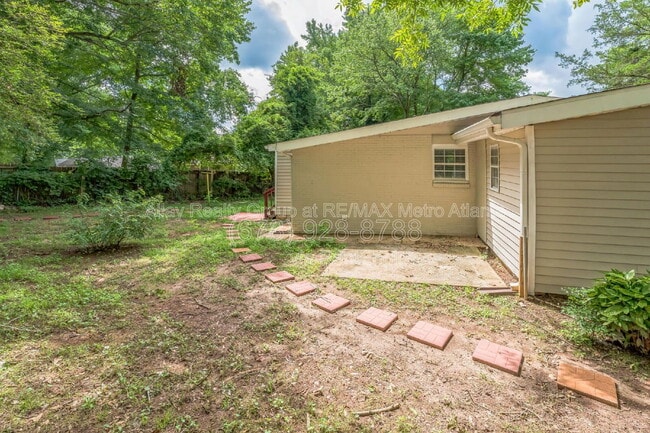 Building Photo - 16 Bromack Dr SE