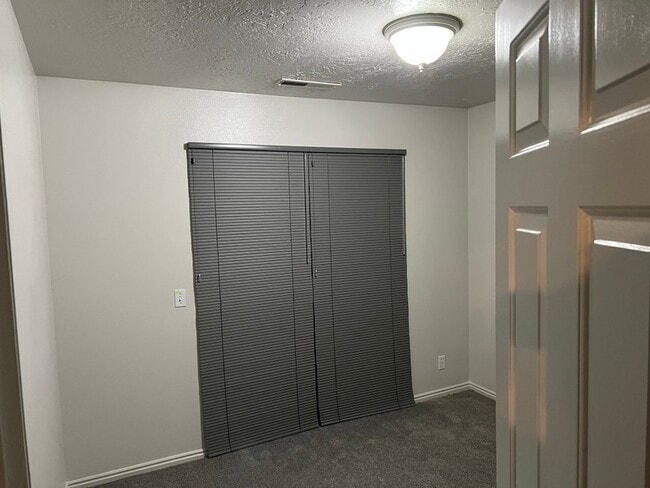Building Photo - 1075 1400 W St
