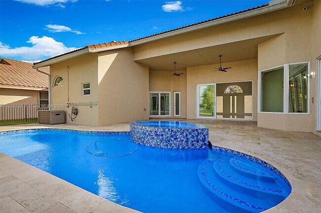 Building Photo - 10133 NW 48th Dr