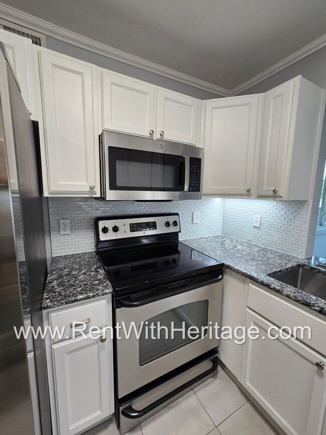 Building Photo - Gorgeous 2 bd/ 2bath Buckhead Condo/ Metic...