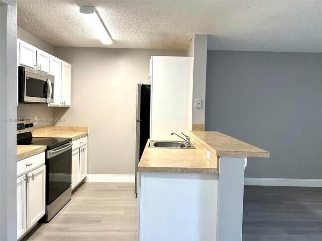 Building Photo - 1808 Meadows Cir W